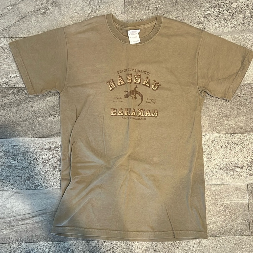 Nassau Bahamas short sleeve tan graphic tee size small